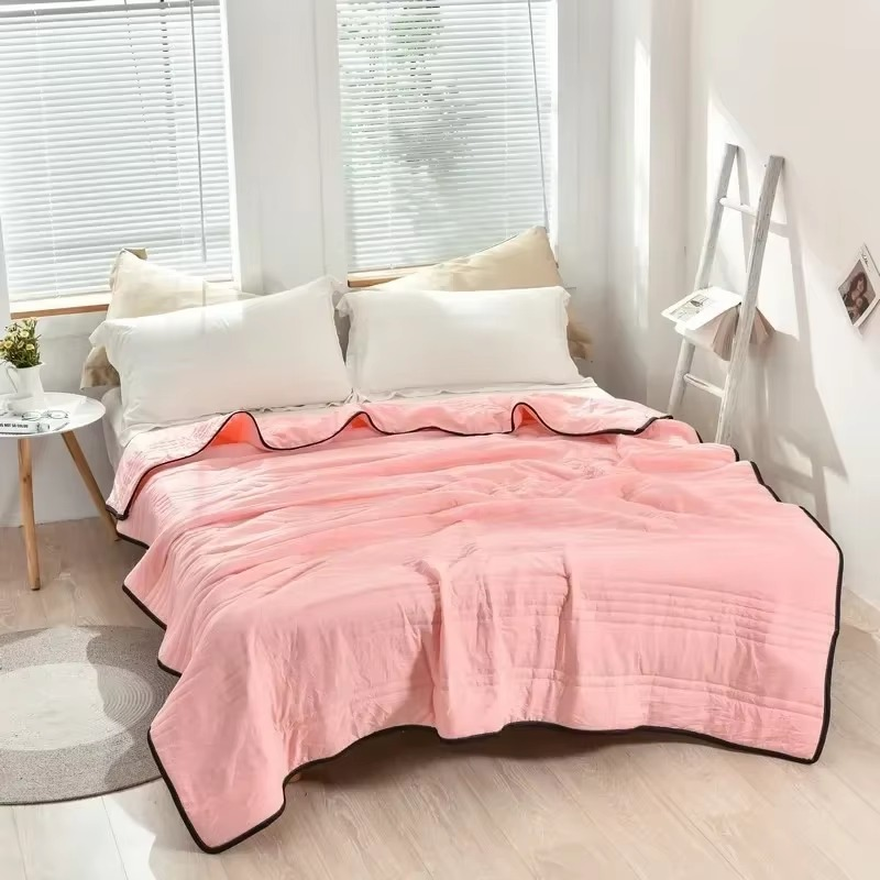 Lightweight All-Season Quilt for Double Bed – Breathable and Comfortable Bedding