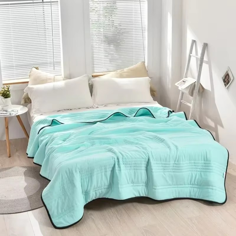 Lightweight All-Season Quilt for Double Bed – Breathable and Comfortable Bedding