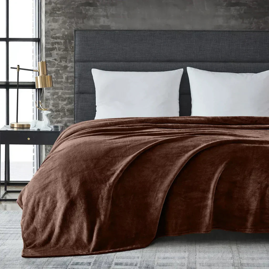 Soft Plush Fleece Blanket for All-Season Comfort