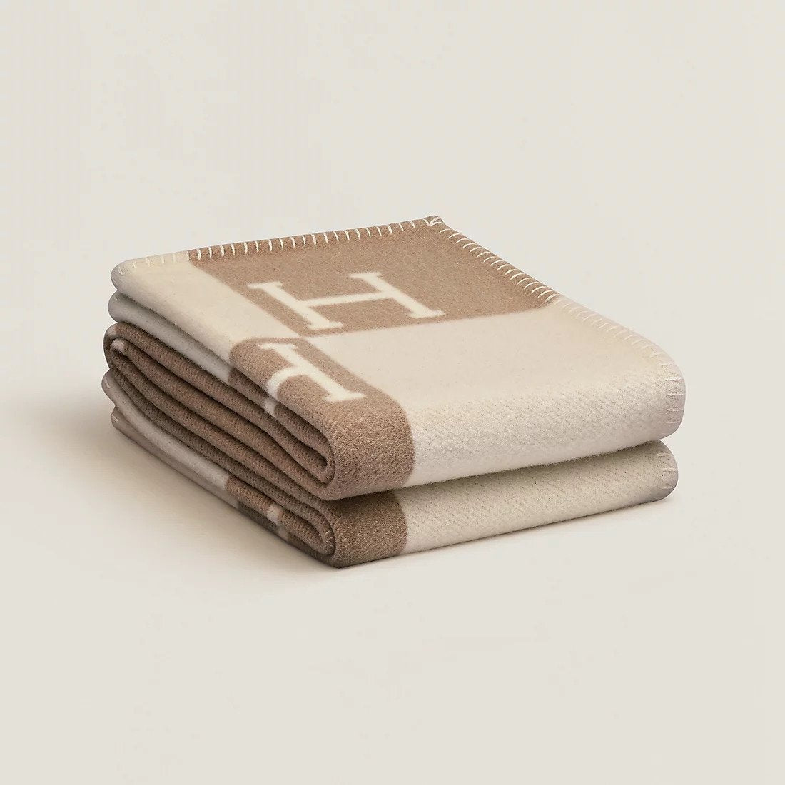 Soft Throw Blanket for Comfort and Warmth - Stylish Home Accent