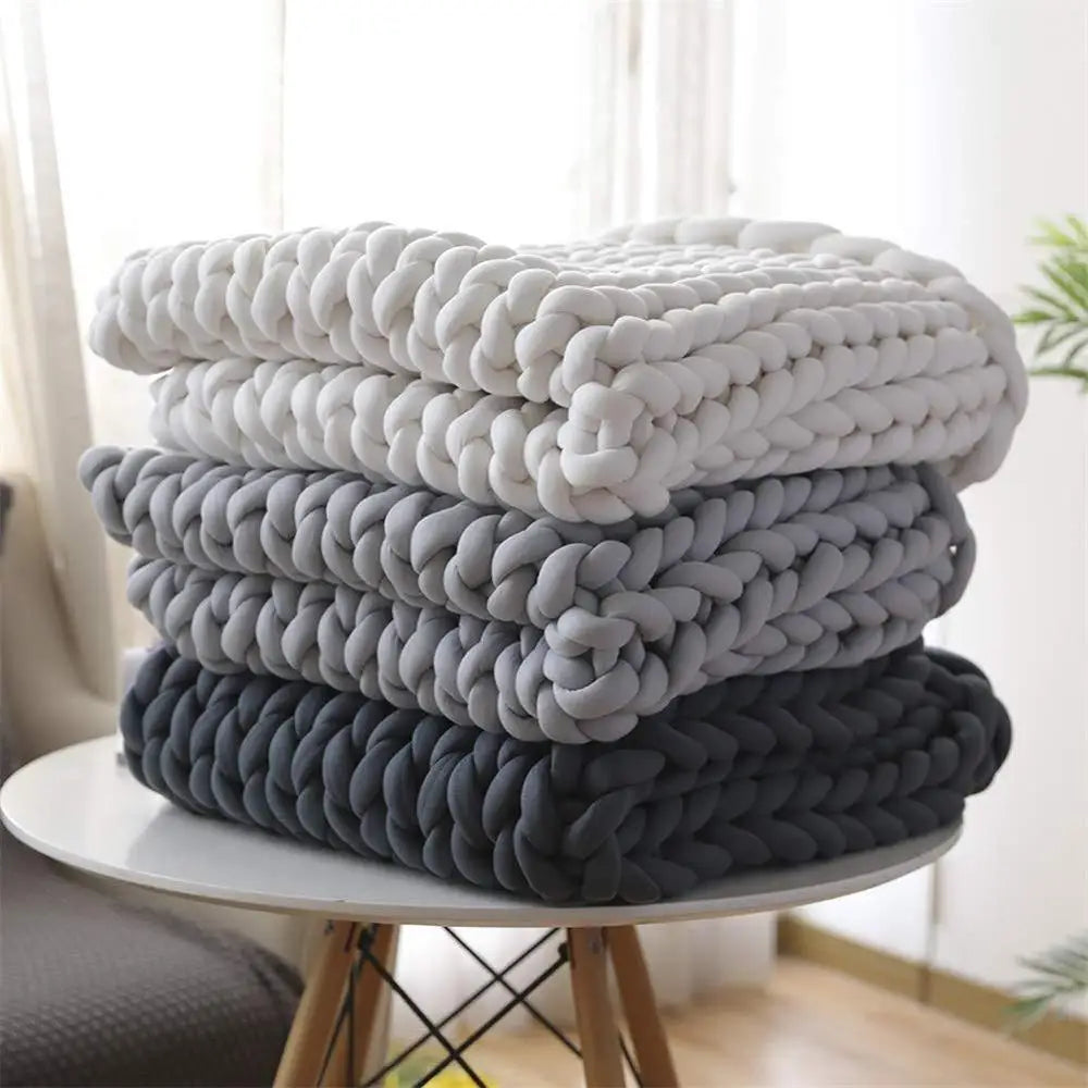 Chunky Knit Throw Blanket – Soft and Stylish Home Accent for Cozy Evenings