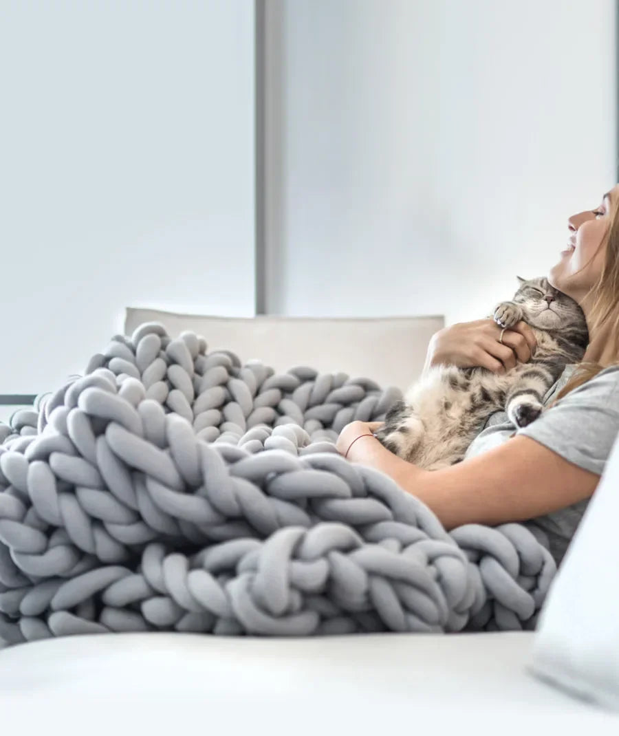 Chunky Knit Throw Blanket – Soft and Stylish Home Accent for Cozy Evenings