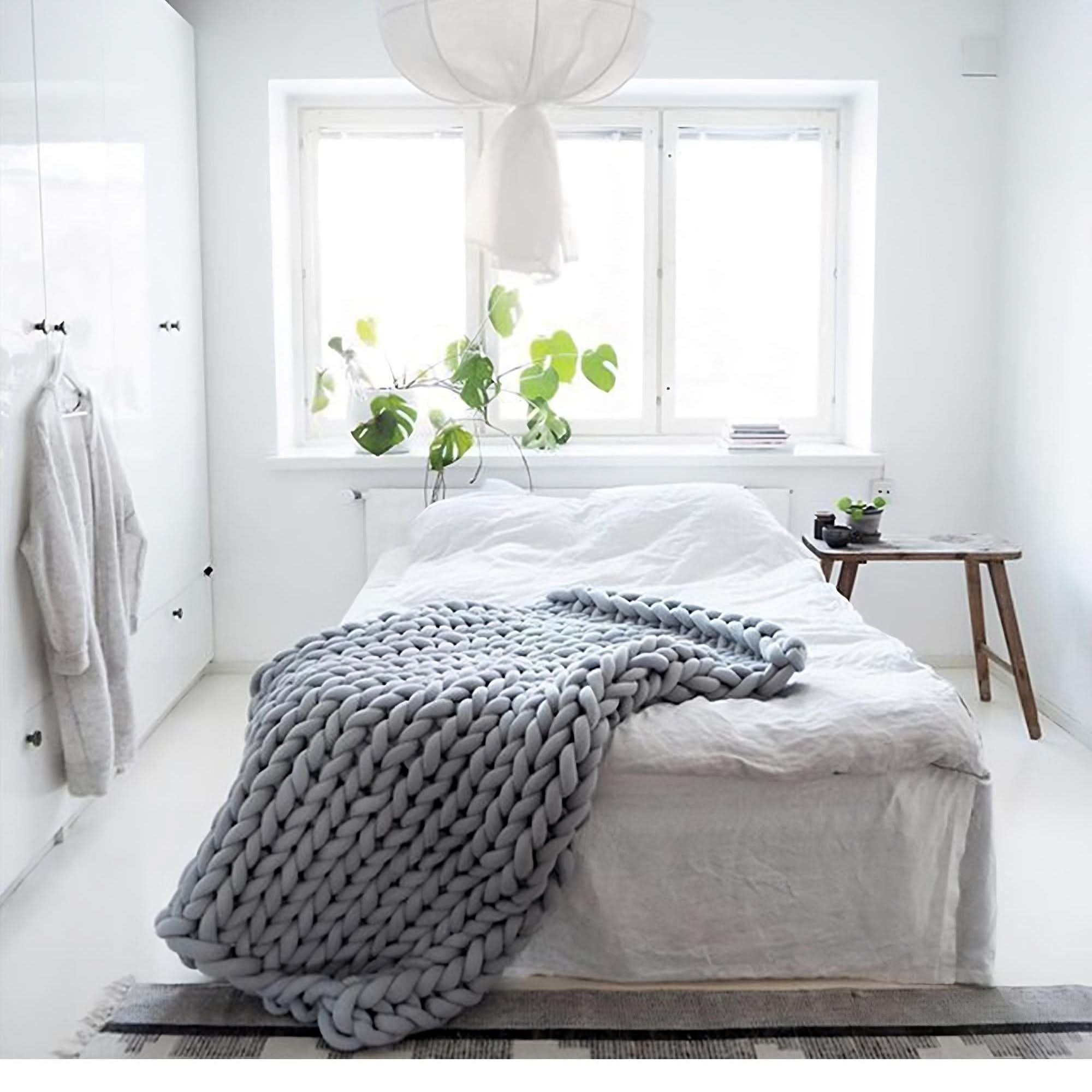 Soft Knit Throw Blanket for Snuggling and Home Decoration