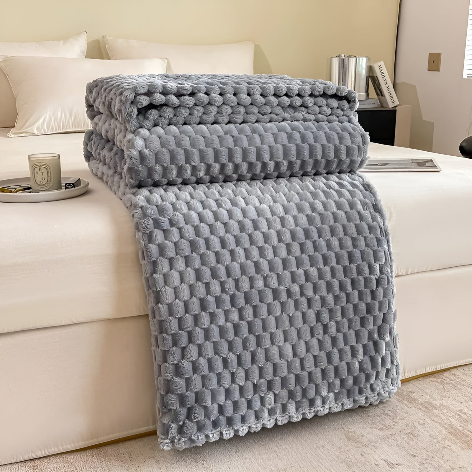 Soft Touch Microfiber Blanket with Heat Retention for Cozy Comfort