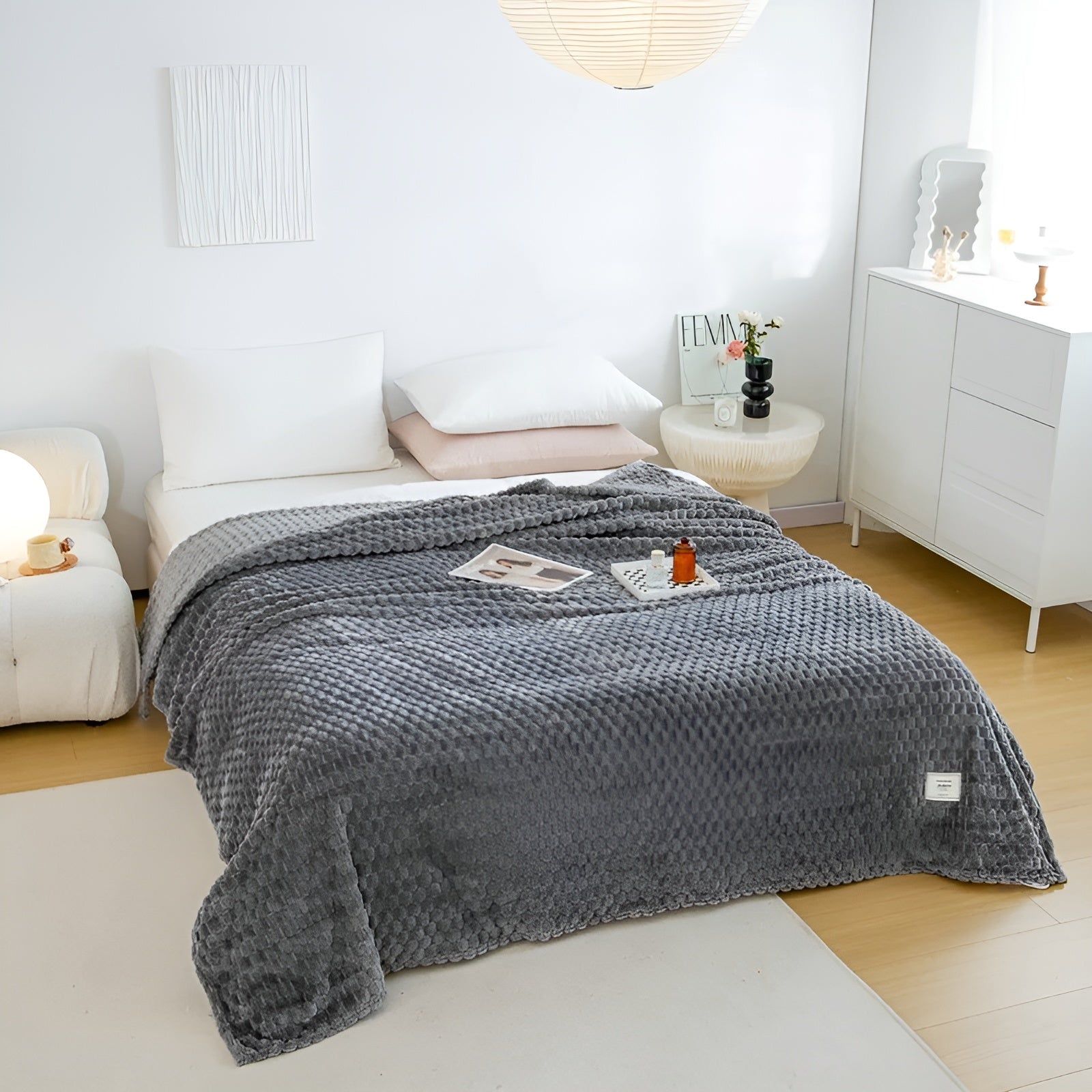 Soft Touch Microfiber Blanket with Heat Retention for Cozy Comfort