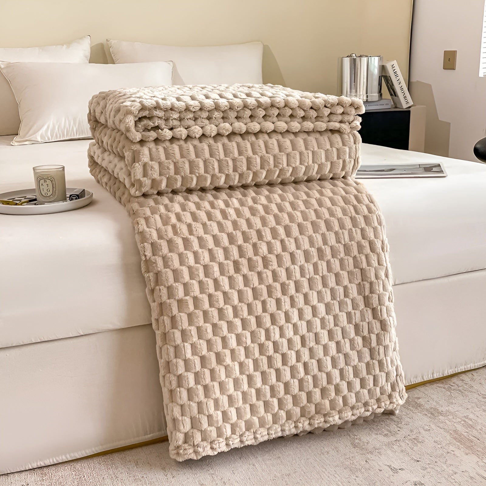 Soft Touch Microfiber Blanket with Heat Retention for Cozy Comfort