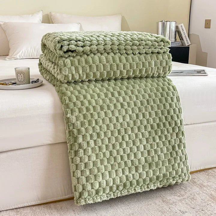 Chic Comfort Blanket with Luxuriously Soft Checker Design