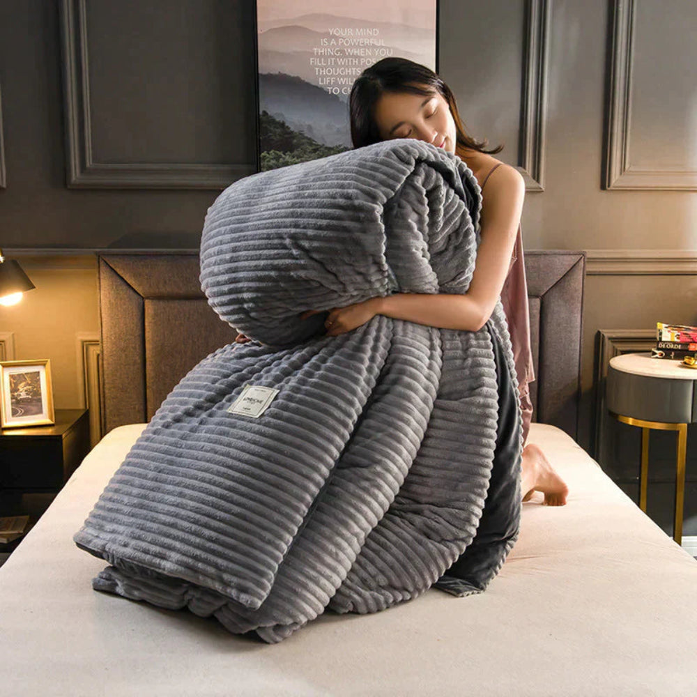 Cozy Fleece Duvet Cover Set with Stylish Bedspread Design