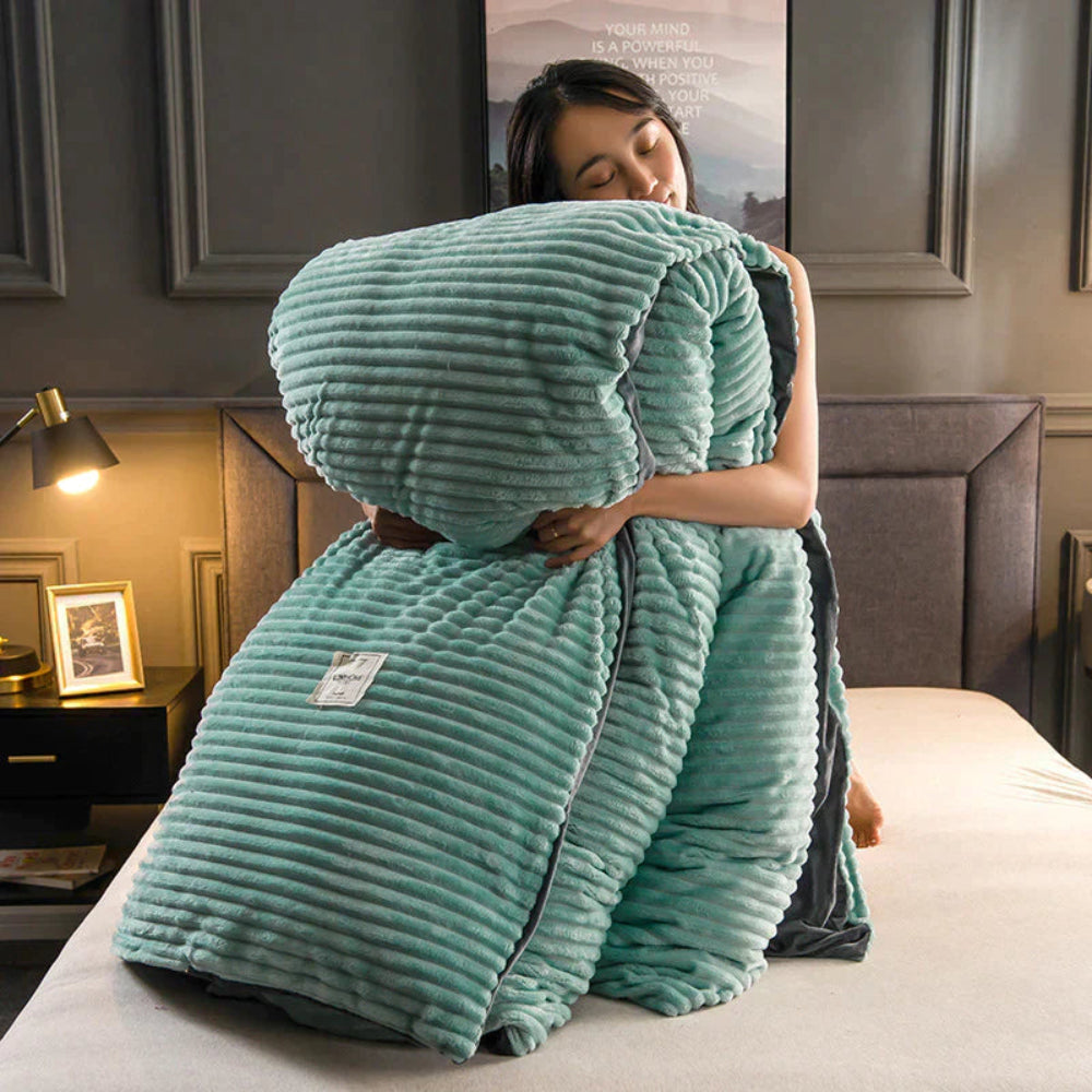 Cozy Fleece Duvet Cover Set with Stylish Bedspread Design