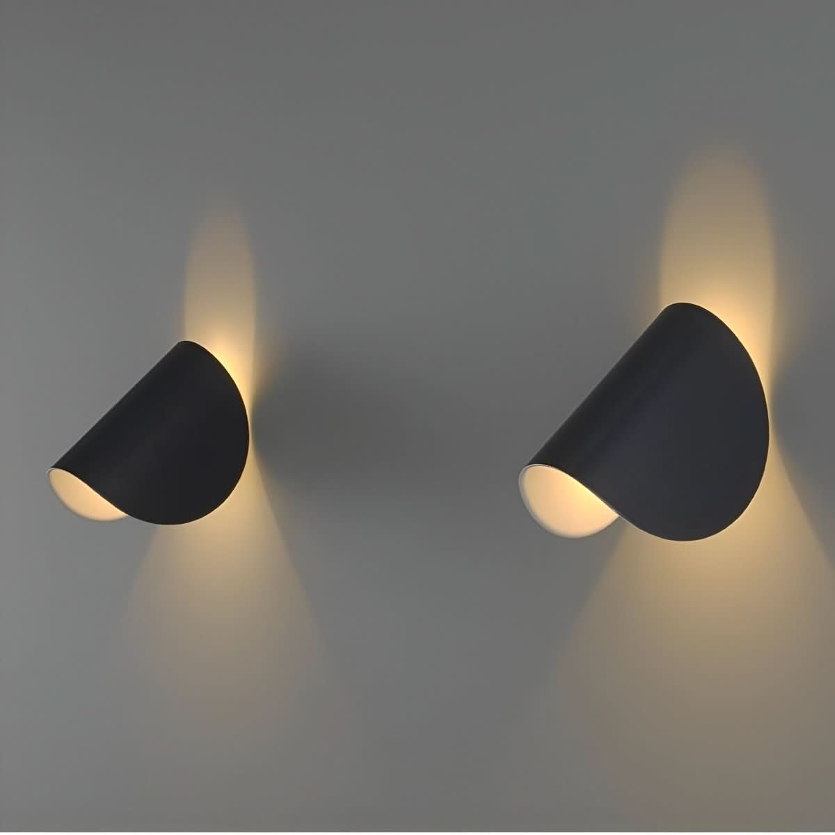 FlexiGlow Adjustable Wall Lamp for Targeted Illumination