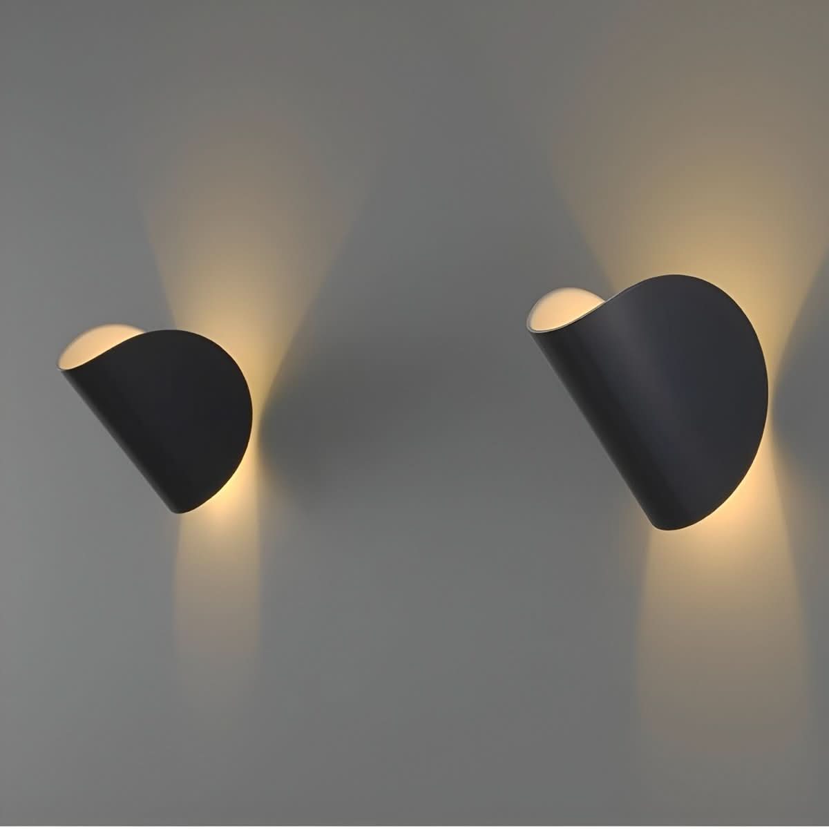 FlexiGlow Adjustable Wall Lamp for Targeted Illumination