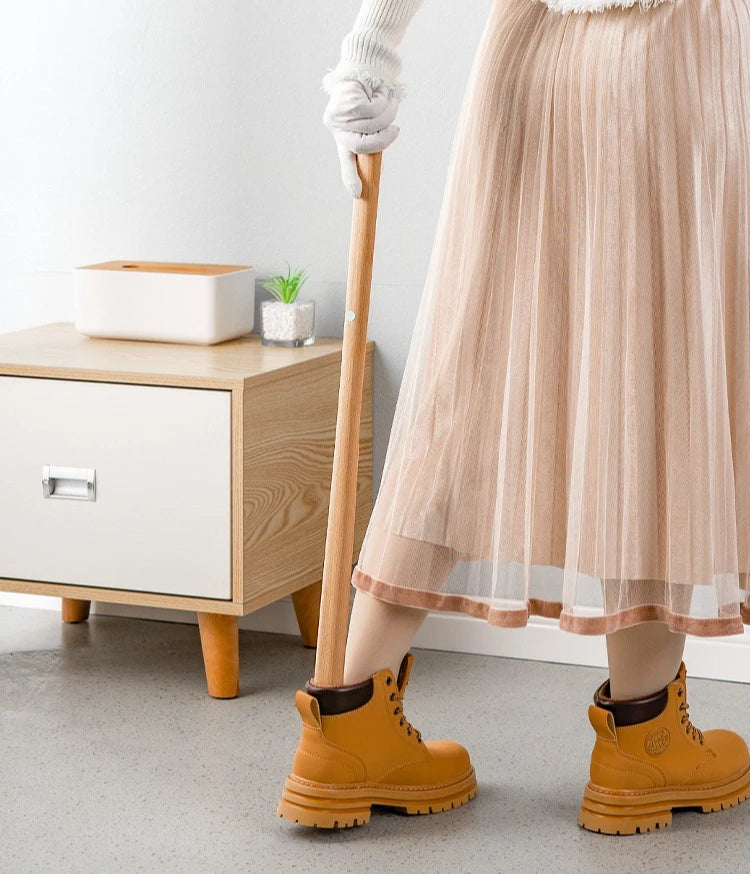 Ergonomic Long Shoe Horn with Extended Handle – Durable Design for Easy Use