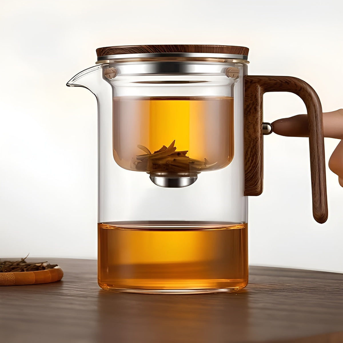 Stylish Glass Teapot with Wooden Grip - Brews 4-6 Cups