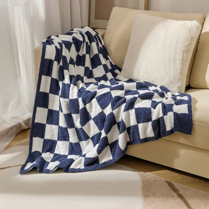Nordic Style Throw Blanket with Soft Velvet Finish – Stylish Checkered Pattern