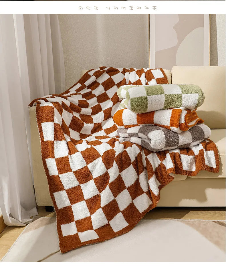 Nordic Style Throw Blanket with Soft Velvet Finish – Stylish Checkered Pattern