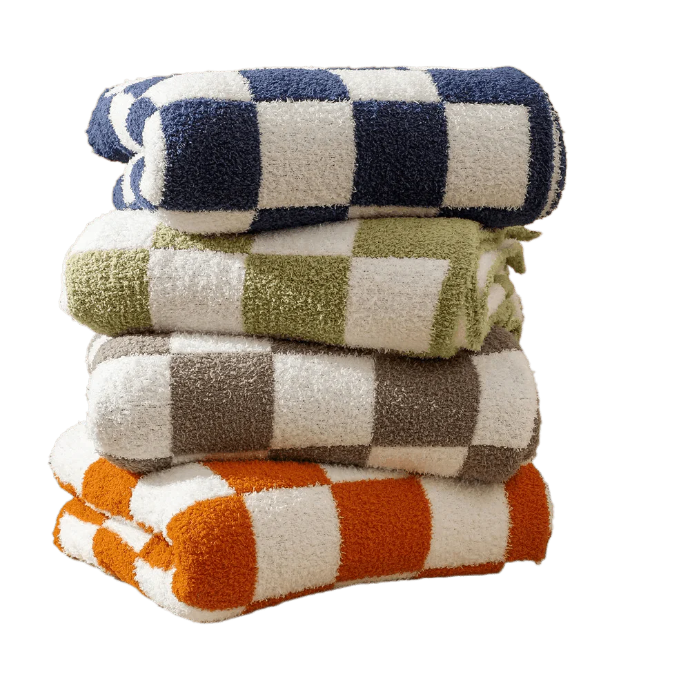 Nordic Style Throw Blanket with Soft Velvet Finish – Stylish Checkered Pattern