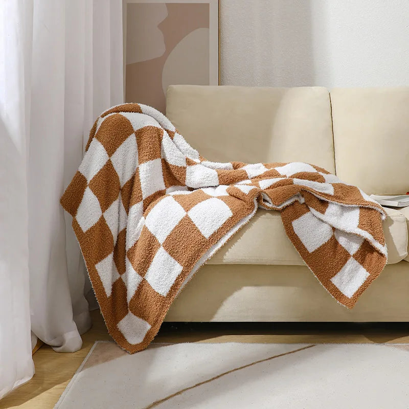 Nordic Style Throw Blanket with Soft Velvet Finish – Stylish Checkered Pattern