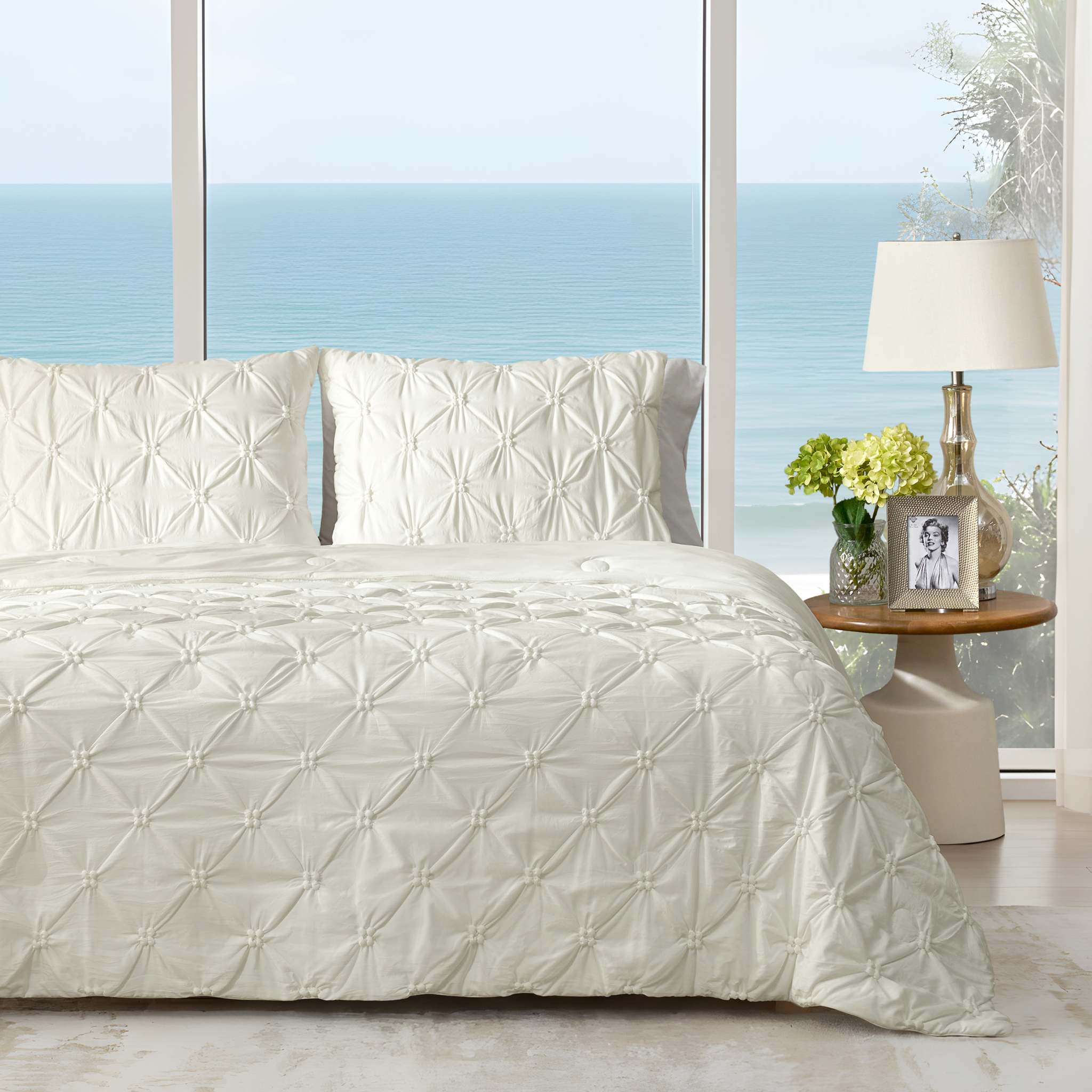Lightweight Cooling Comforter with Pintuck Design for Breathable Sleep