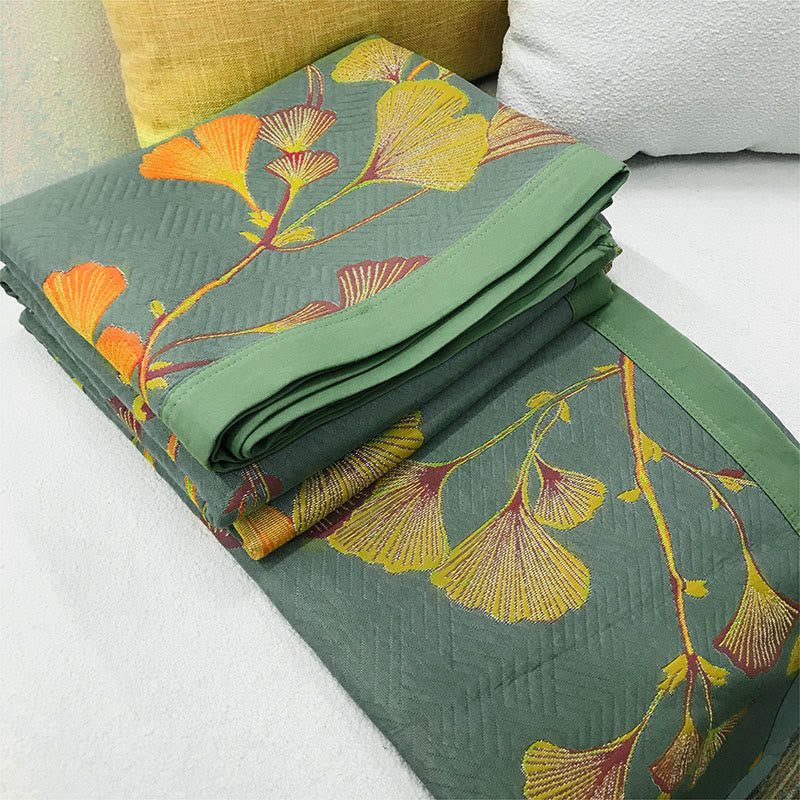 Reversible Jacquard Quilt – Elegant Design for Cozy Home Decoration