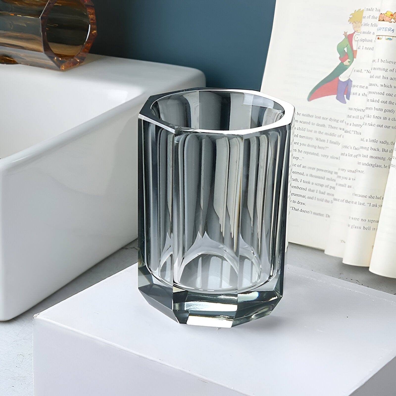Elegant Bathroom Accessories Set in Crystal Glass – Timeless Design for Stylish Decor