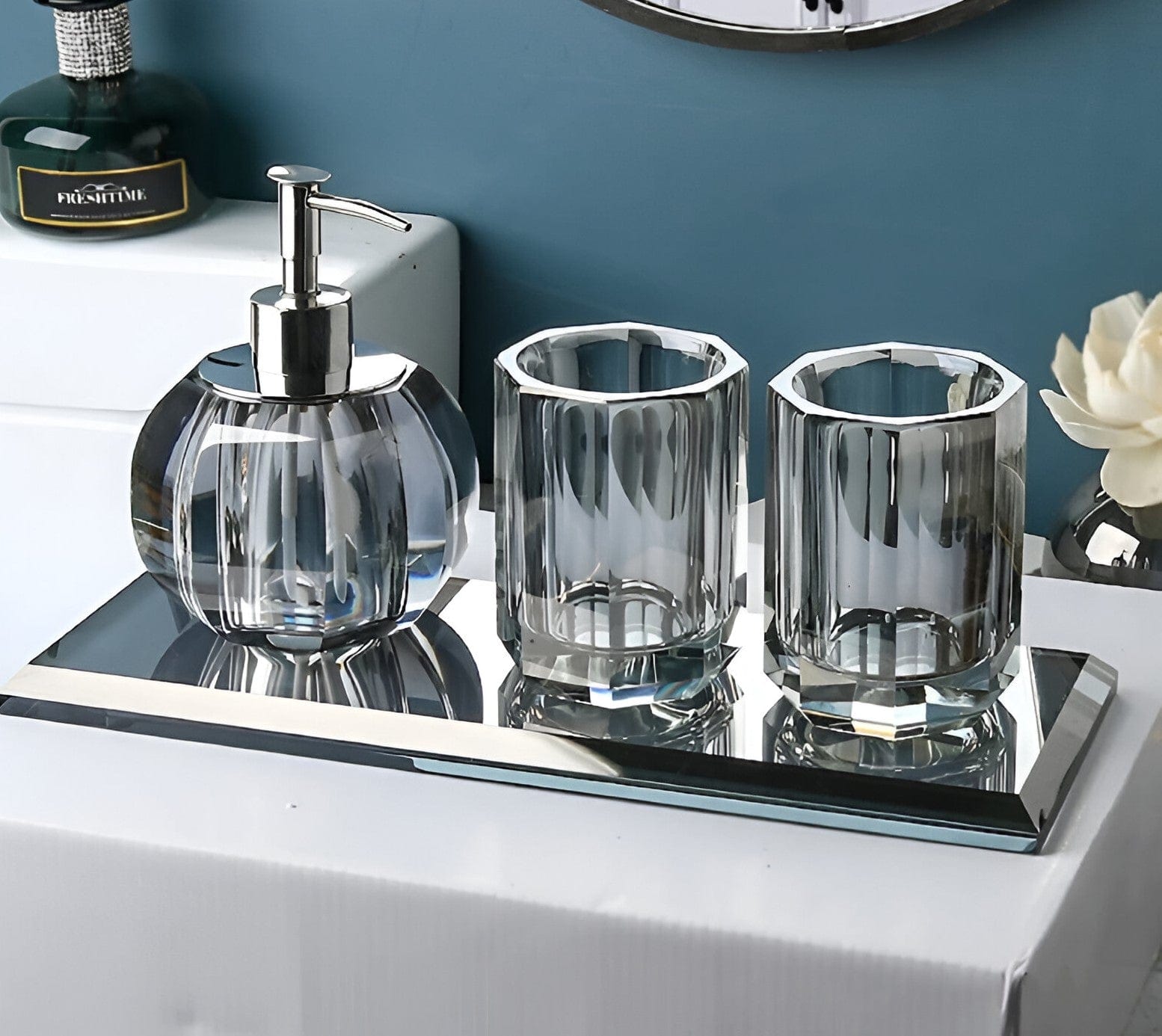 Elegant Bathroom Accessories Set in Crystal Glass – Timeless Design for Stylish Decor