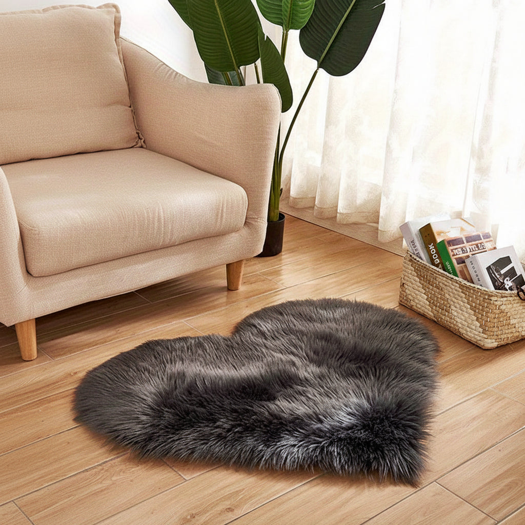 Charming Heart-Shaped Indoor Area Rug with Luxurious Softness
