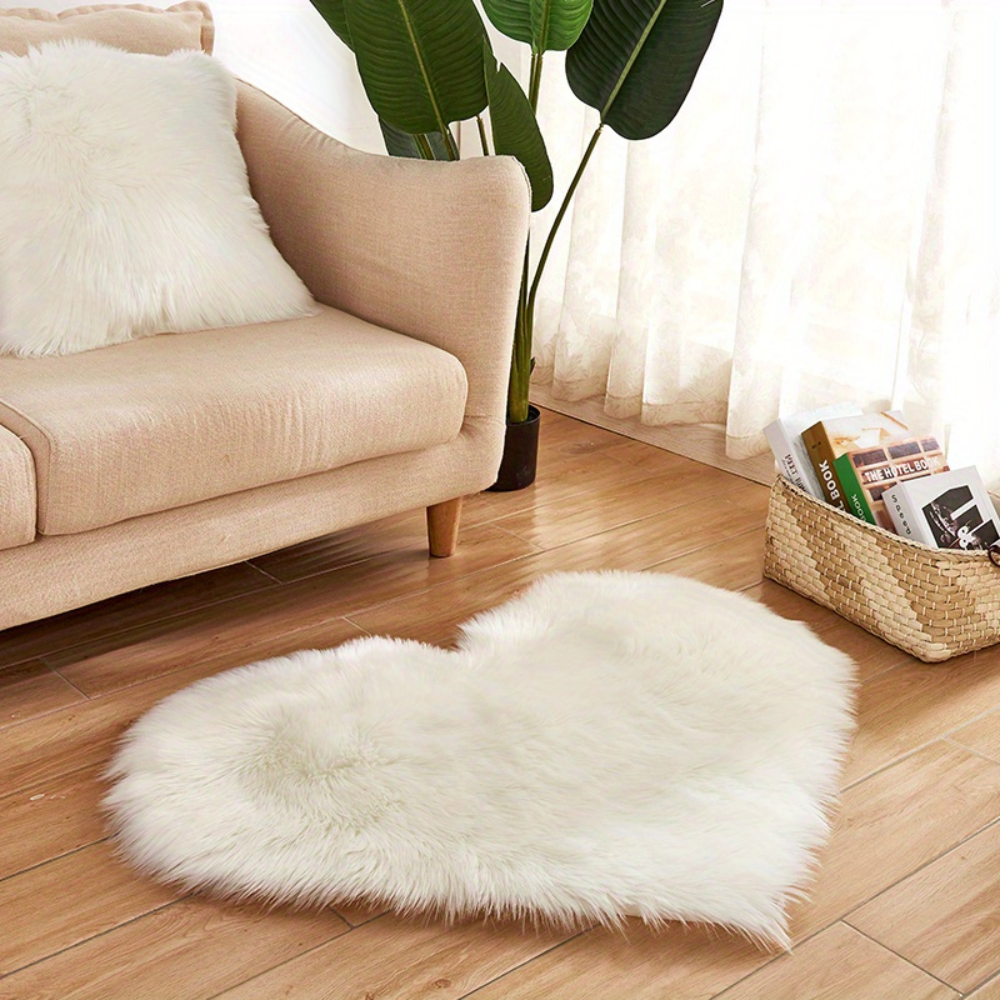 Charming Heart-Shaped Indoor Area Rug with Luxurious Softness
