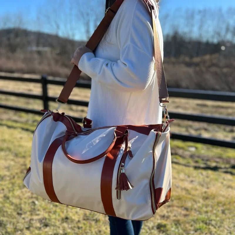 EleganceOnTheGo Travel Garment Carrier: Stylish & Compact
