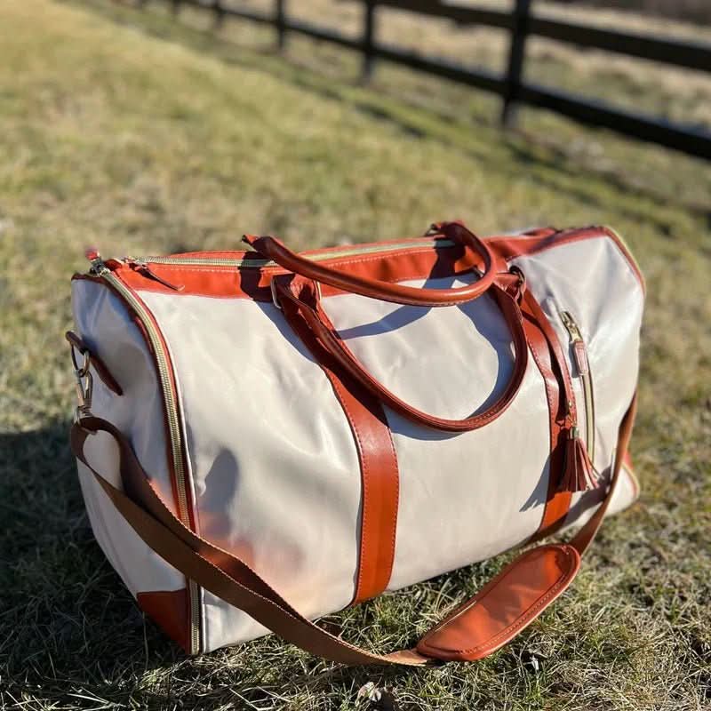 EleganceOnTheGo Travel Garment Carrier: Stylish & Compact