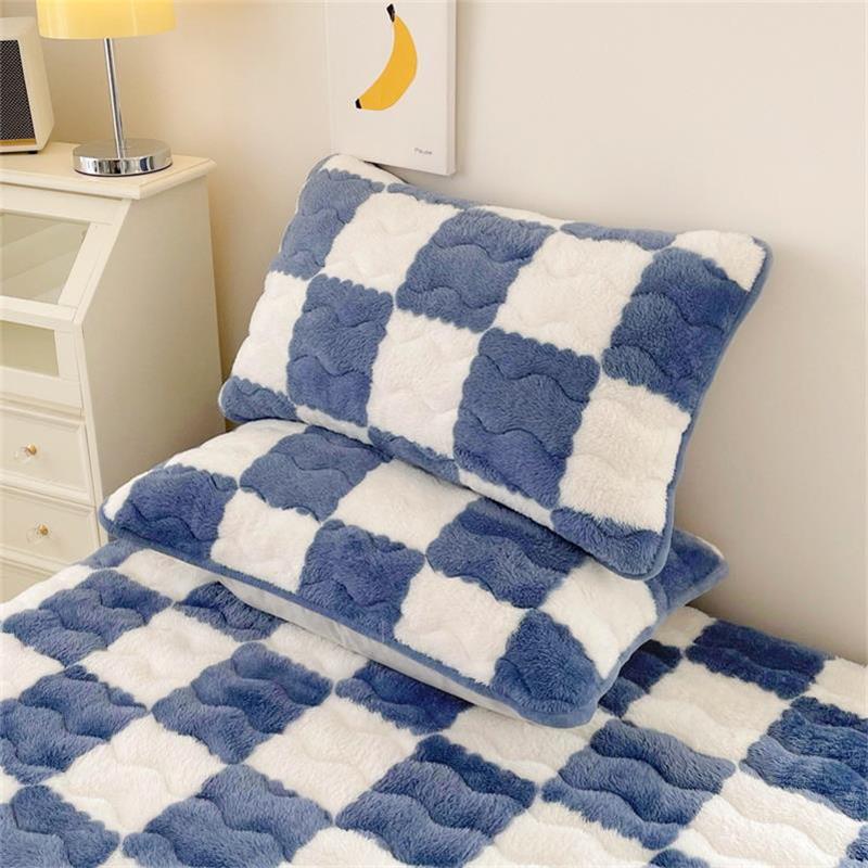 Soft Velvet Deep Pocket Fitted Sheet – Cozy Flannel for Year-Round Comfort