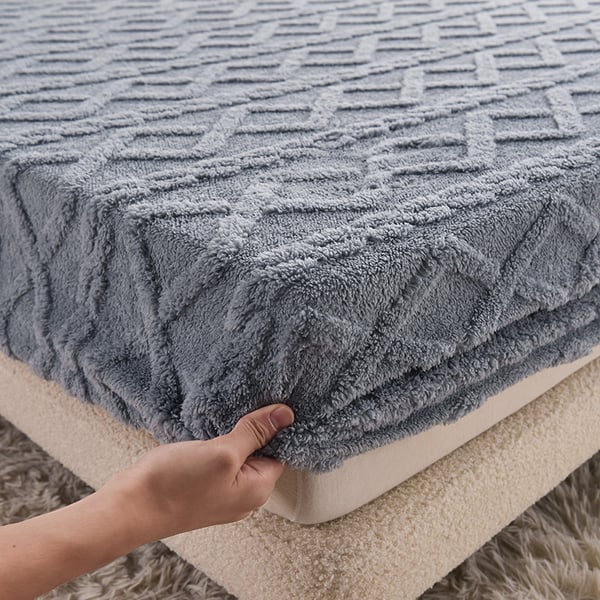 Soft Velvet Deep Pocket Fitted Sheet – Cozy Flannel for Year-Round Comfort