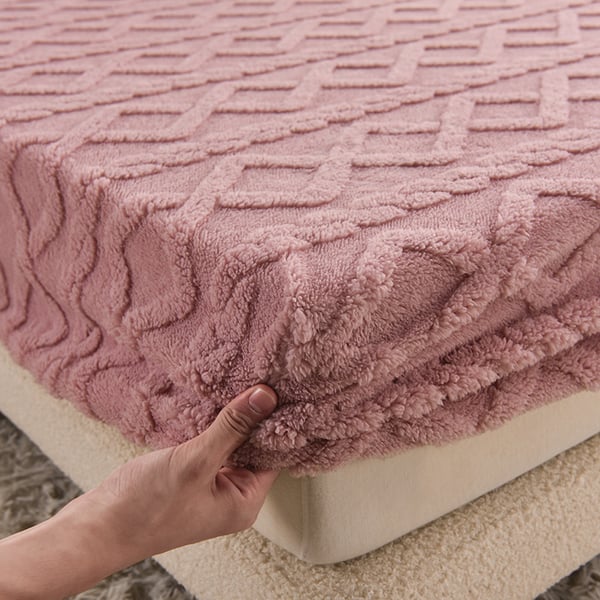 Soft Velvet Deep Pocket Fitted Sheet – Cozy Flannel for Year-Round Comfort