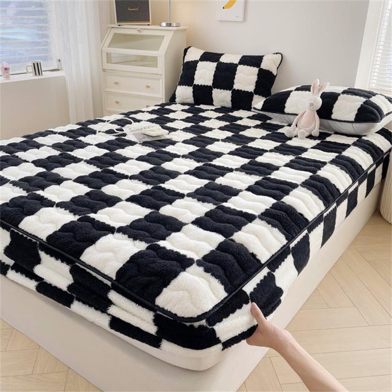 Soft Velvet Deep Pocket Fitted Sheet – Cozy Flannel for Year-Round Comfort