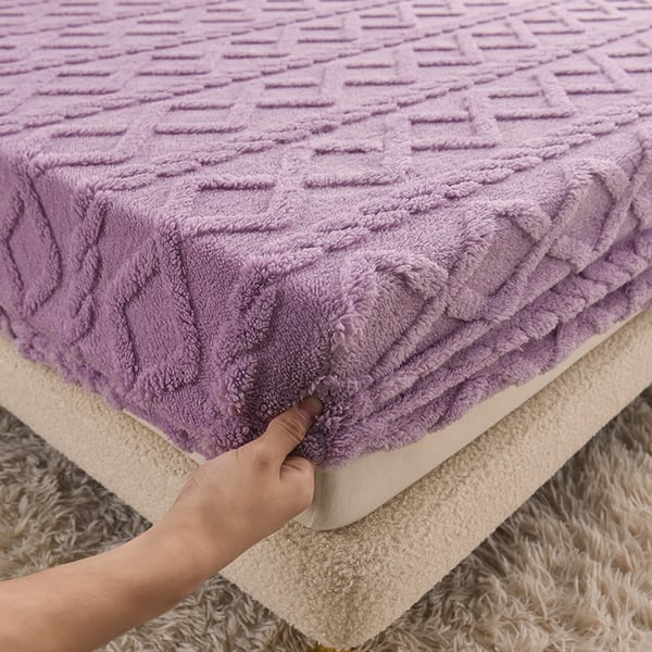 Soft Velvet Deep Pocket Fitted Sheet – Cozy Flannel for Year-Round Comfort