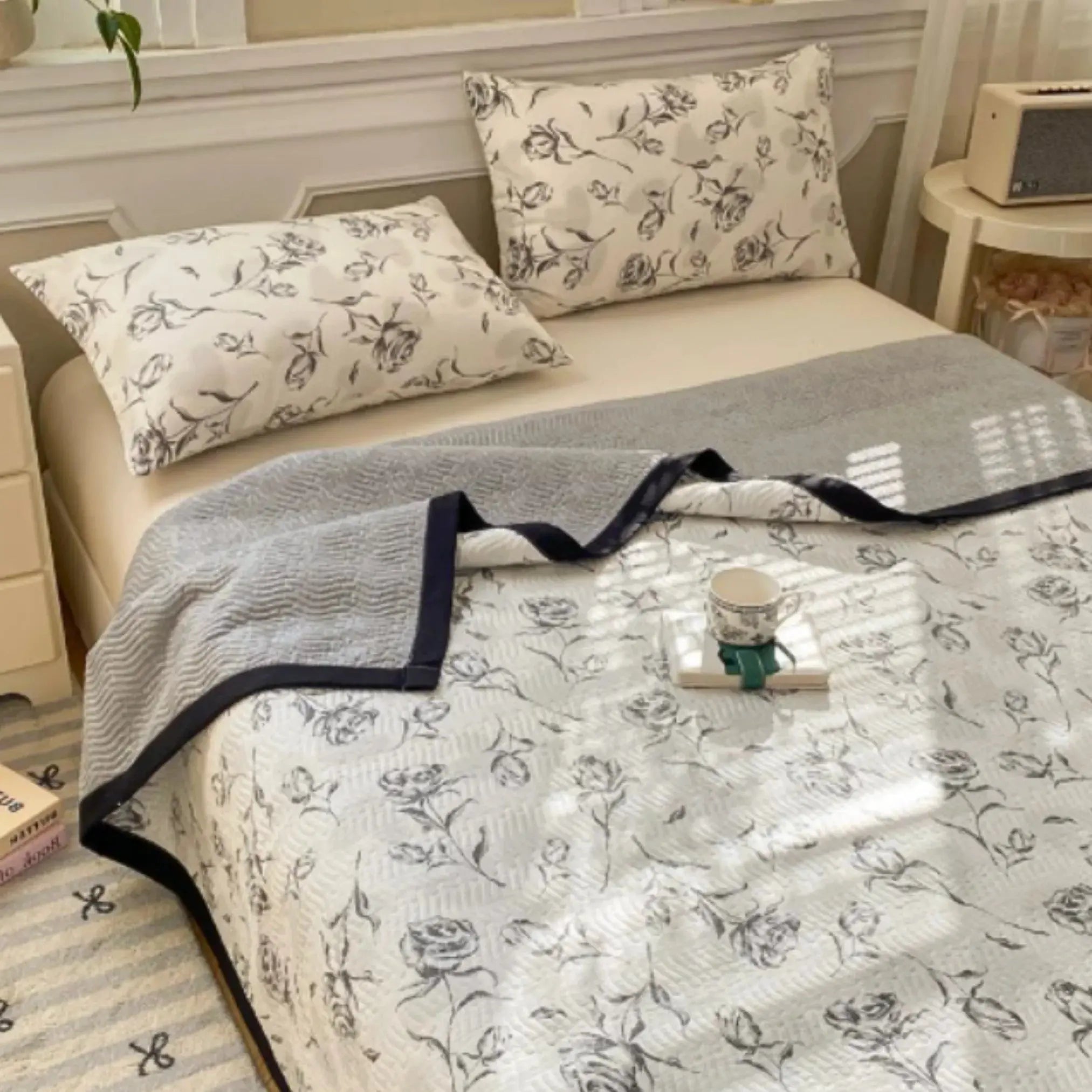 Cozy Microfiber Duvet Cover Bedding Set with Floral Pattern and Hidden Zipper