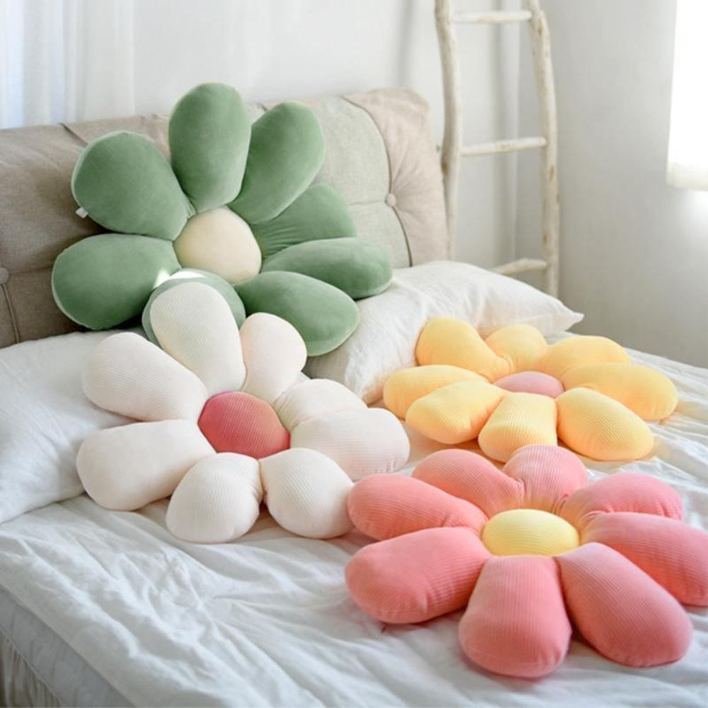 Petal Plush Accent Pillow – Soft Floral Throw for Cozy Spaces