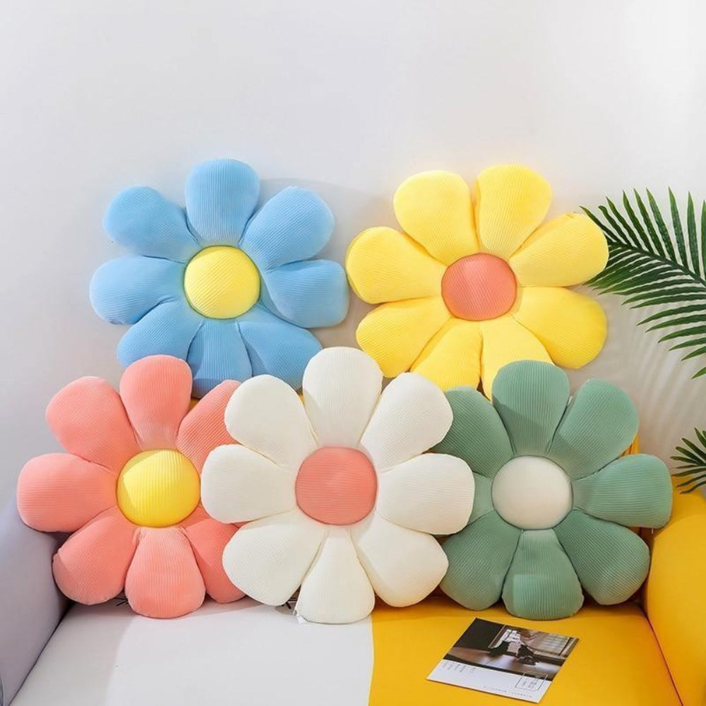 Petal Plush Accent Pillow – Soft Floral Throw for Cozy Spaces