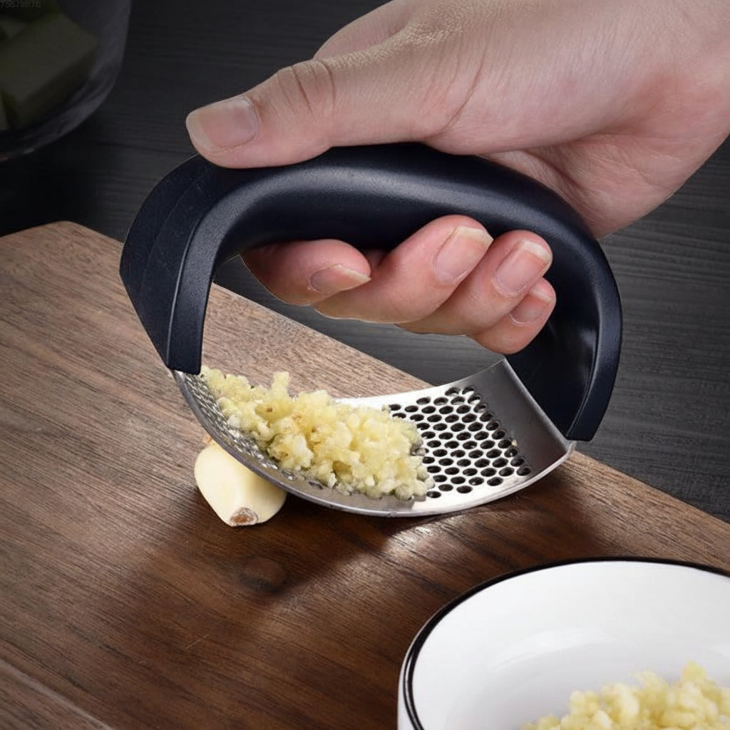 Ergonomic Garlic Crusher Made of High-Quality Stainless Steel