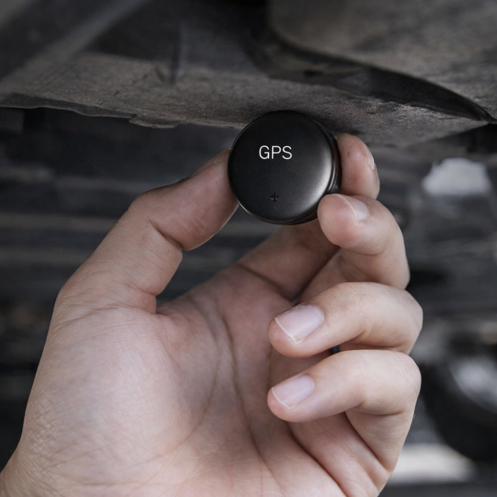 Compact Magnetic GPS Locator for Vehicles and Luggage