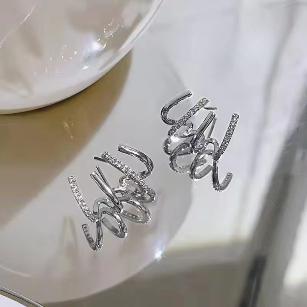Sleek Gold Hoop Earrings: Effortless Elegance for Any Occasion
