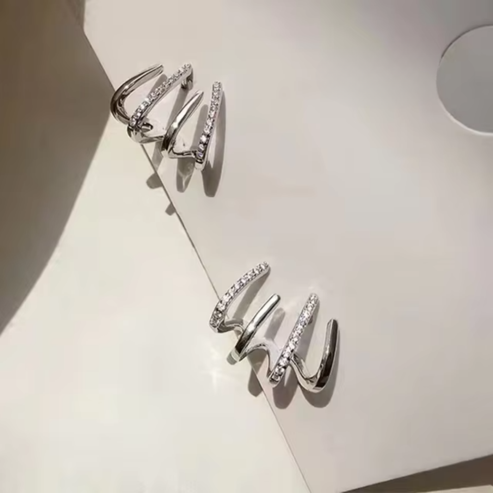 Sleek Gold Hoop Earrings: Effortless Elegance for Any Occasion
