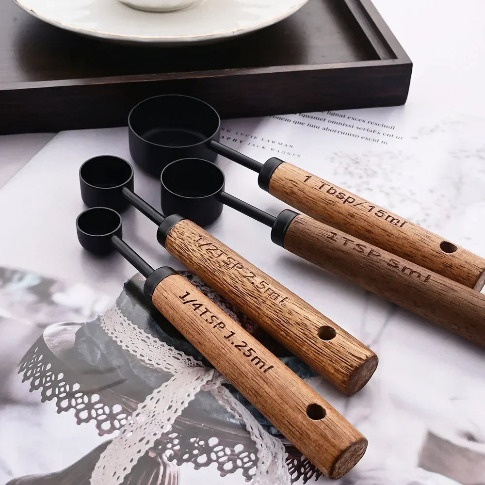 Elegant Gold-Plated Measuring Cups and Spoons Set – 8-Piece Collection