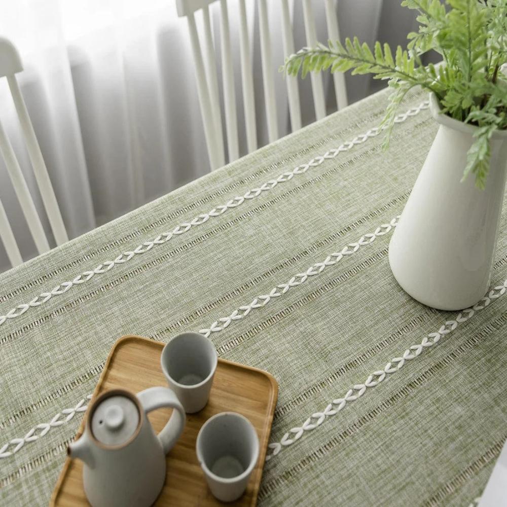Elegance Table Cover in Cotton-Linen Blend for Every Occasion
