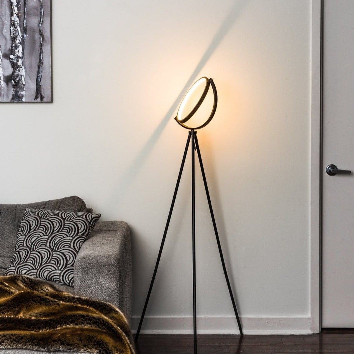 Sleek LED Circle Lamp for Elegant Home Lighting