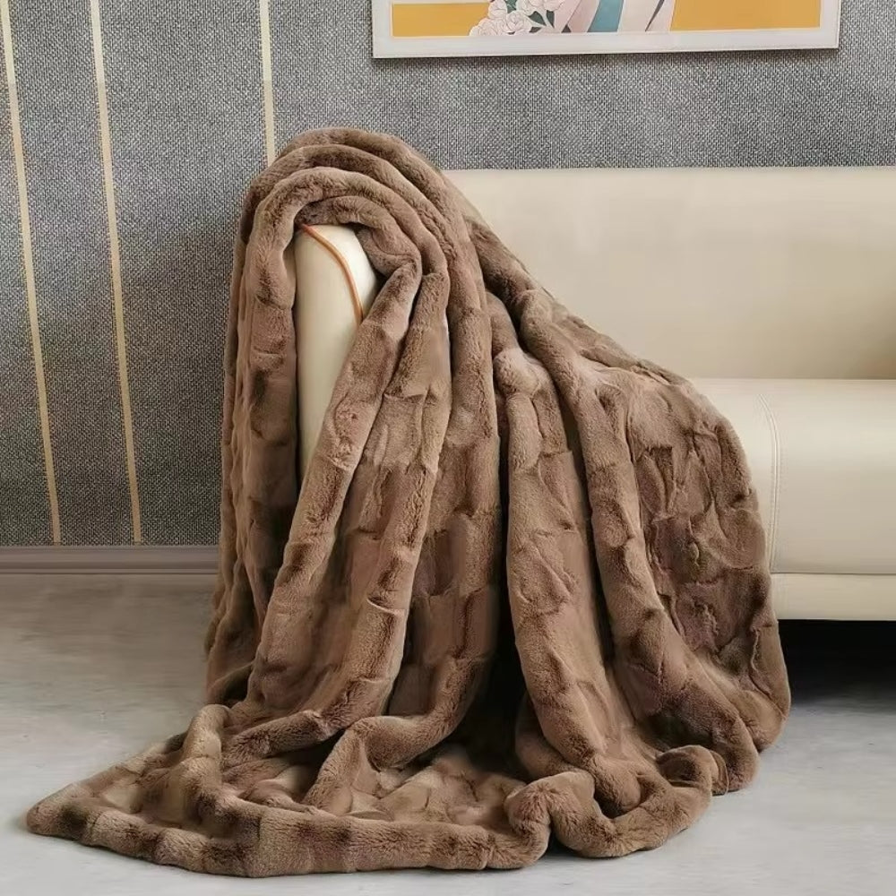 Cozy Dual-Layer Faux Fur Blanket for Soft and Comfortable Relaxation