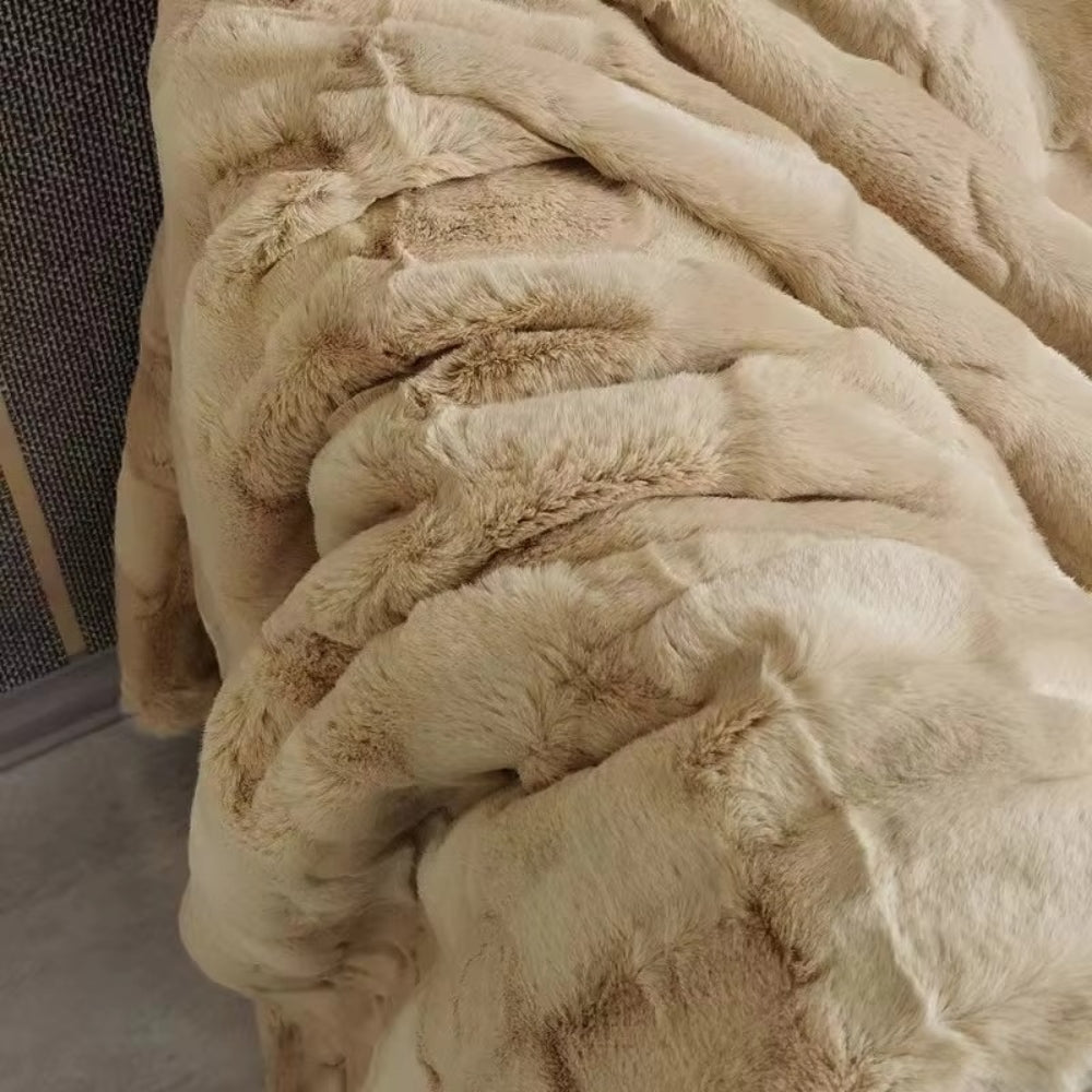 Cozy Dual-Layer Faux Fur Blanket for Soft and Comfortable Relaxation