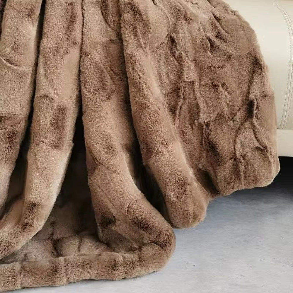 Cozy Dual-Layer Faux Fur Blanket for Soft and Comfortable Relaxation