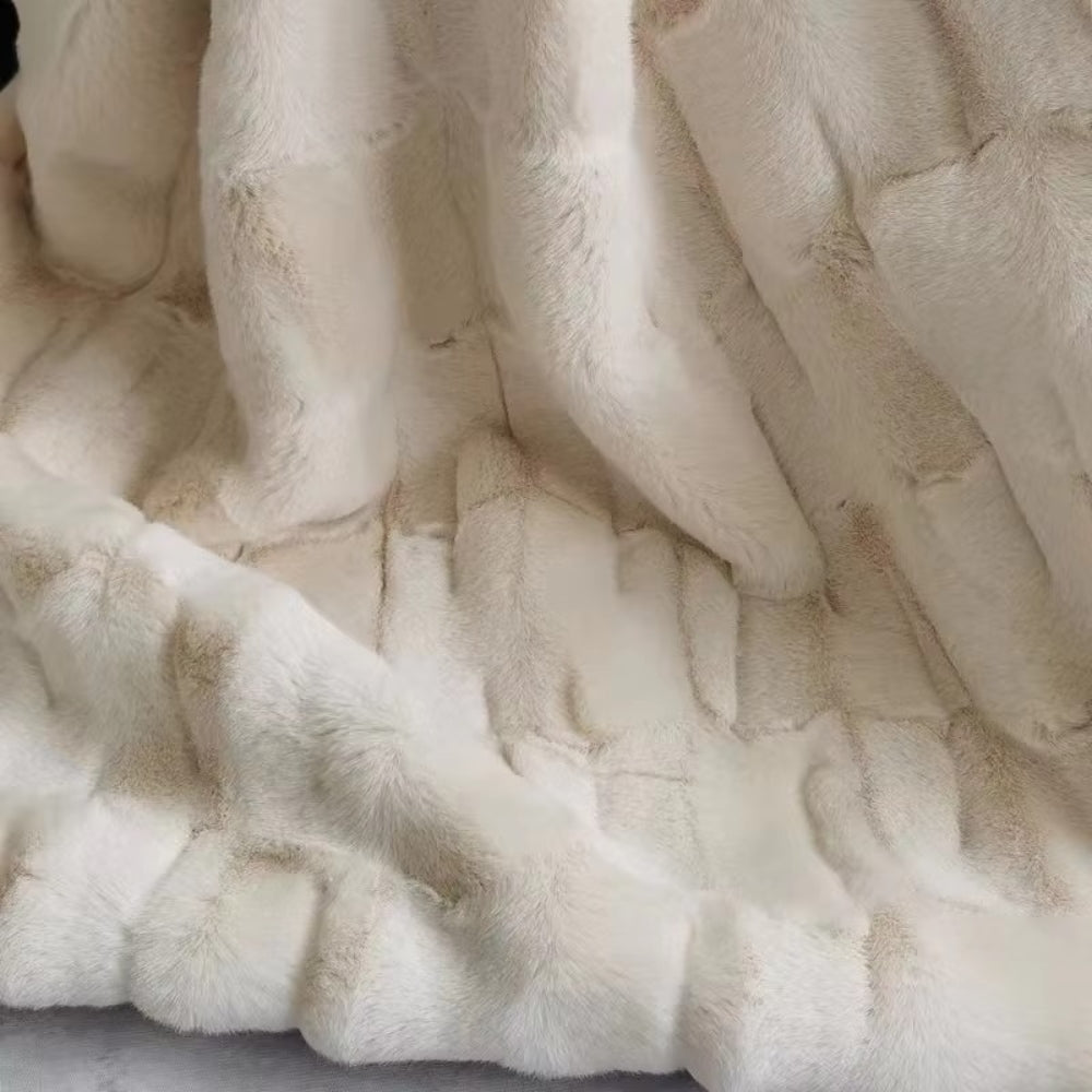 Cozy Dual-Layer Faux Fur Blanket for Soft and Comfortable Relaxation