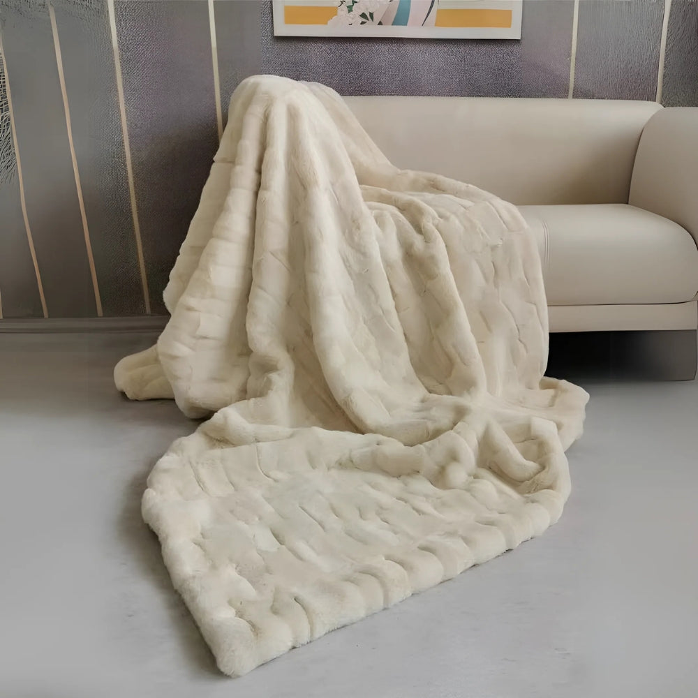 Cozy Dual-Layer Faux Fur Blanket for Soft and Comfortable Relaxation