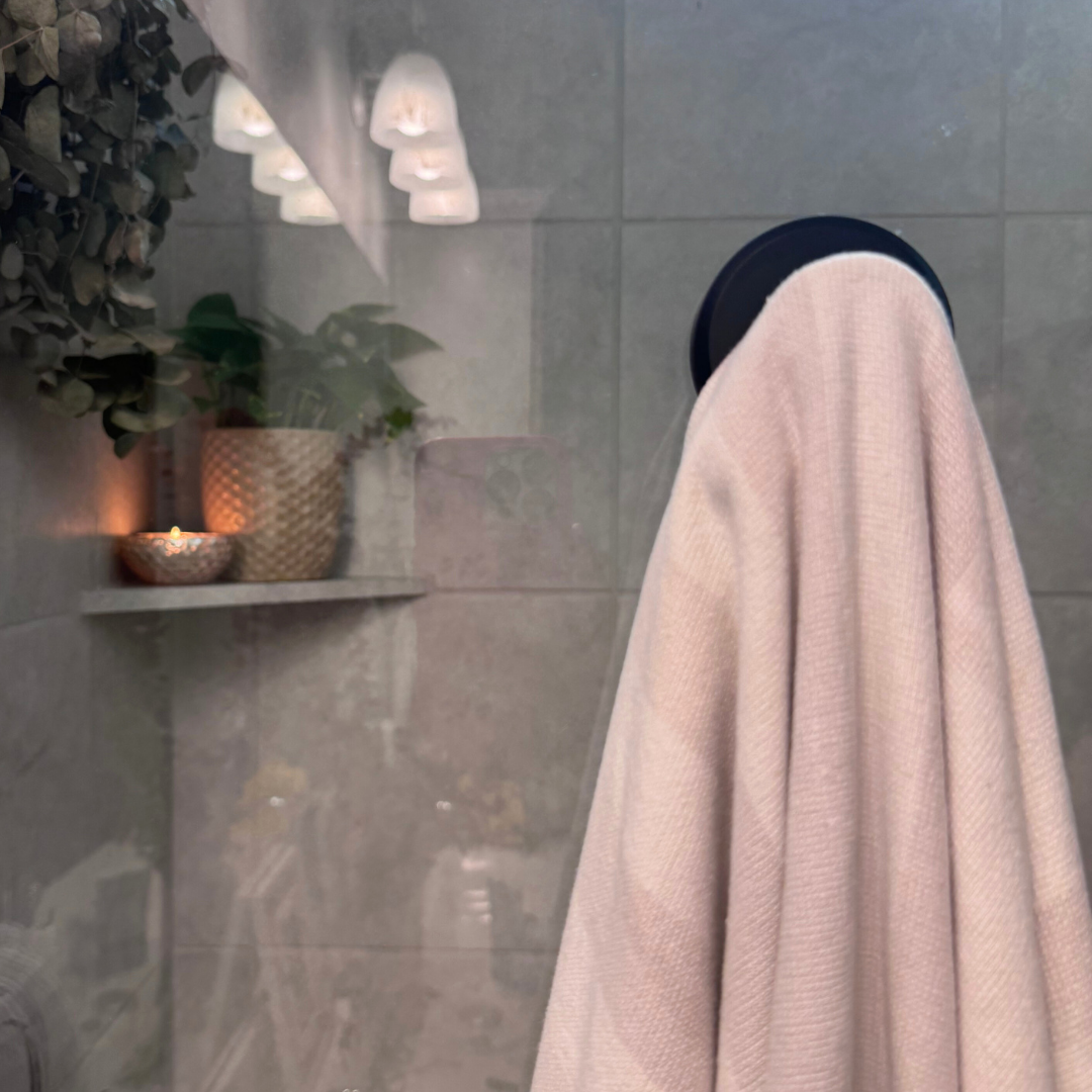 Powerful Suction Hooks for Your Bathroom and Kitchen Space